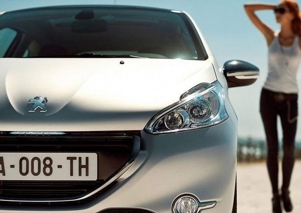 2015-04-peugeot-208-2.jpg
