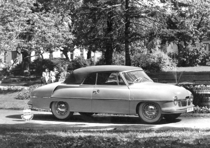 Kabriolet Tatra 600 sklidil úspěchy v zahraničí, ale u nás dlouho nepobyl: patnáct let provozu v Moskvě se na něm podepsalo, naštěstí nepadl provozu a neúctě k historické technice za oběť.