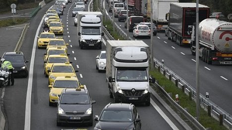 Náhledový obrázek - Blokování ulic není řešení, říká o protestech taxikářů Krnáčová