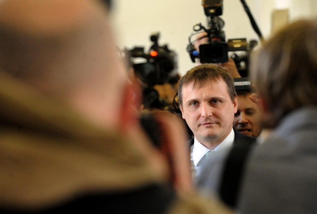 2009-09-ministc599i-odvolanc3ad-z-vlc3a1dy-premic3a9ra-petra-nec