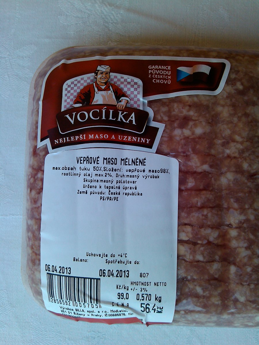 Vepřové maso mělněné: 98 % masa, 0,57 kg za 59,80 Kč, 104,90 Kč/kg výrobku, Billa - Vocílka; obsahuje rostlinný olej