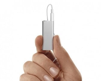 <p>&#160;Nový iPod je skutečně malinký</p>