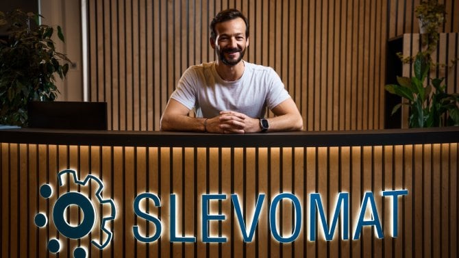 Slevomat má jako jedna z prvních firem vlastní aplikaci v ChatGPT, AI může doporučovat jeho nabídku