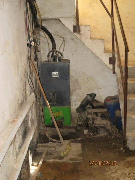 Pivnice Šárka, Hostinné -  Nezajištění odtoku odpadních vod, výskyt plísní na stěnách, poškození stěn
riziko kontaminace potravin z důvodu nevyhovujících prostor