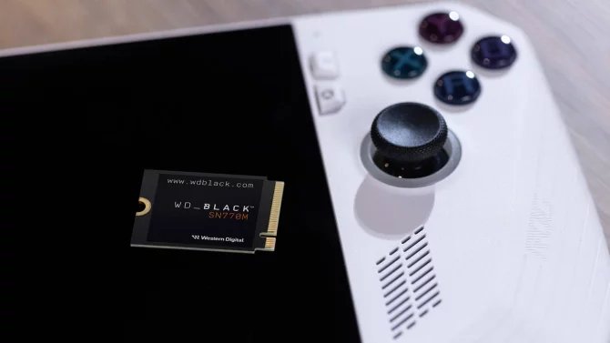 WD_Black SN770M s handheld PC zařízením Asus ROG Ally