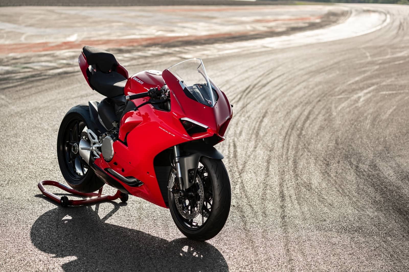 2019-11-DUCATI_PANIGALE-V2_AMBIENCE_28_UC101517_High.jpg