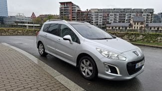 Náhledový obrázek - Test ojetiny: Našli jsme rodinné kombi, které jezdí jako nové, žádá si 3,9 l/100 km a stojí 90 000 Kč