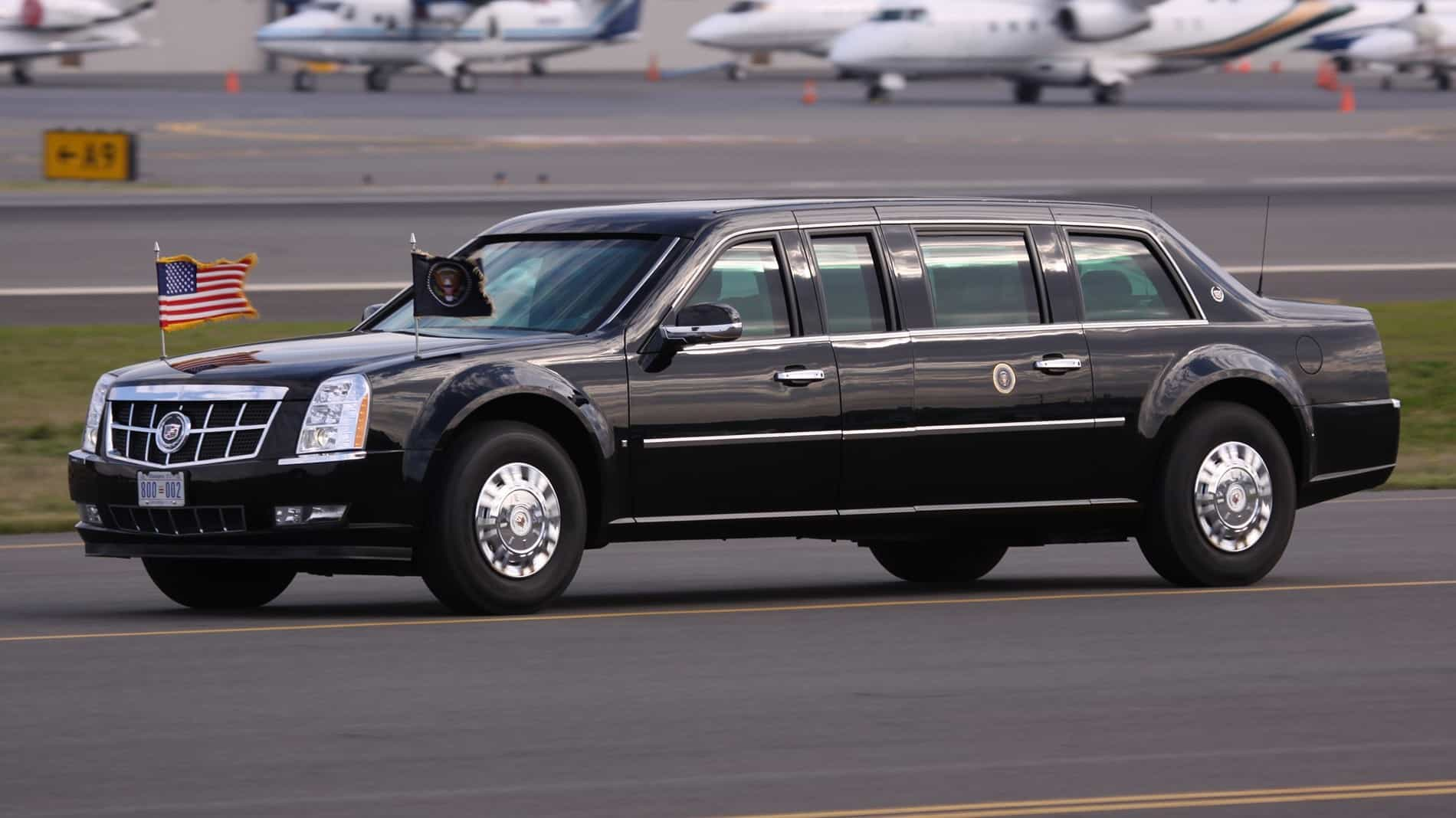 Donald Trump dostane novou obrněnou limuzínu Cadillac. Podívejte se, čím jezdili jeho předchůdci