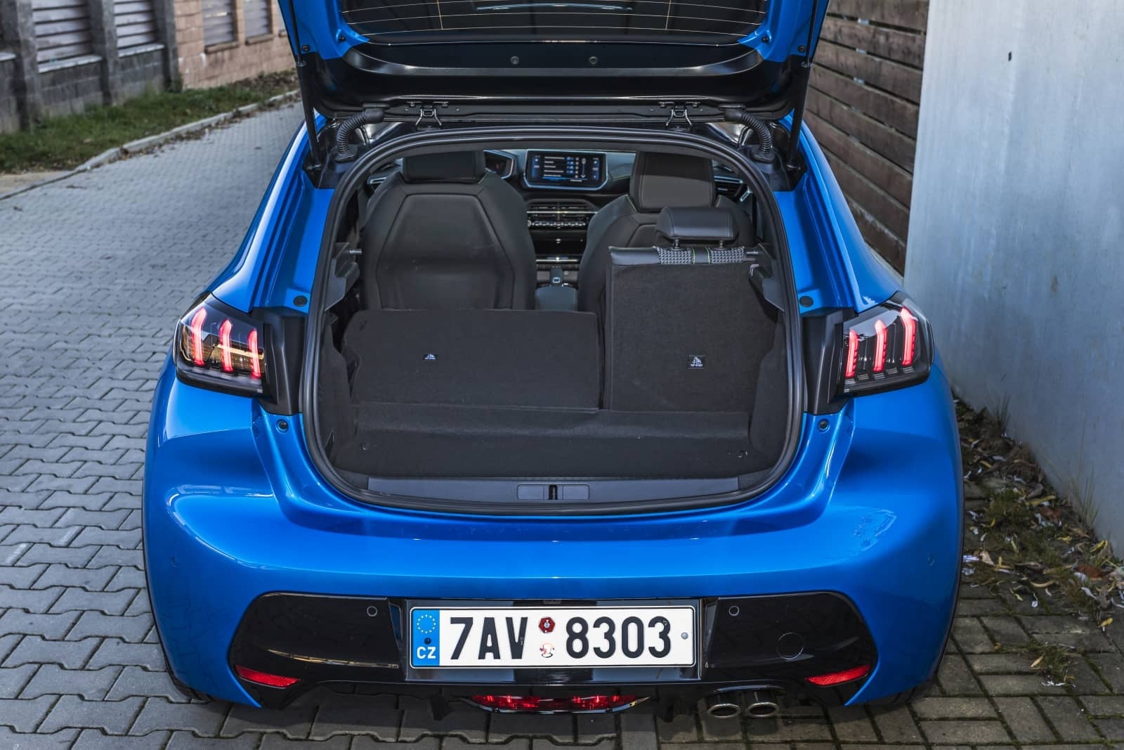 2020-01-Peugeot208053.jpg