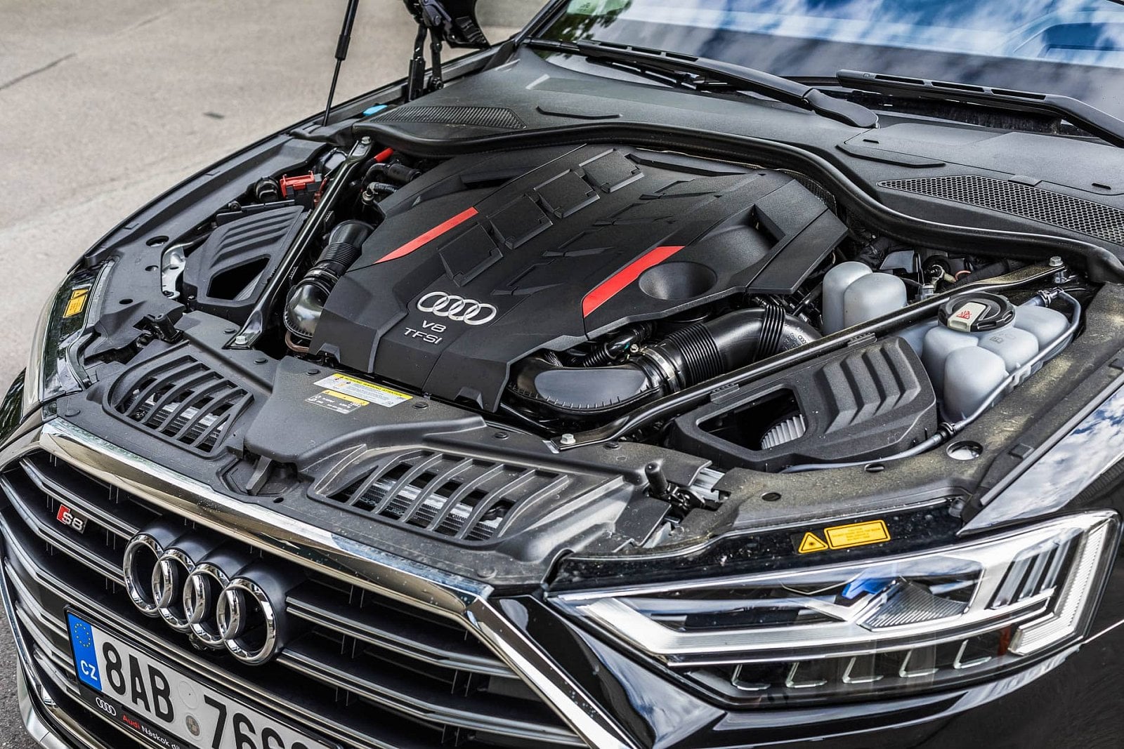 2020-06-audi-s8-06.jpg