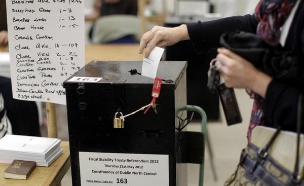 2011-01-irovc3a9-v-referendu-hlasujc3ad-o-fiskc3a1lnc3adm-paktu-