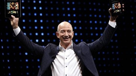 Náhledový obrázek - Král Jeff Bezos I. z Amazonu si vybírá nové sídlo. Americká města úslužně panáčkují a vrtí ocásky