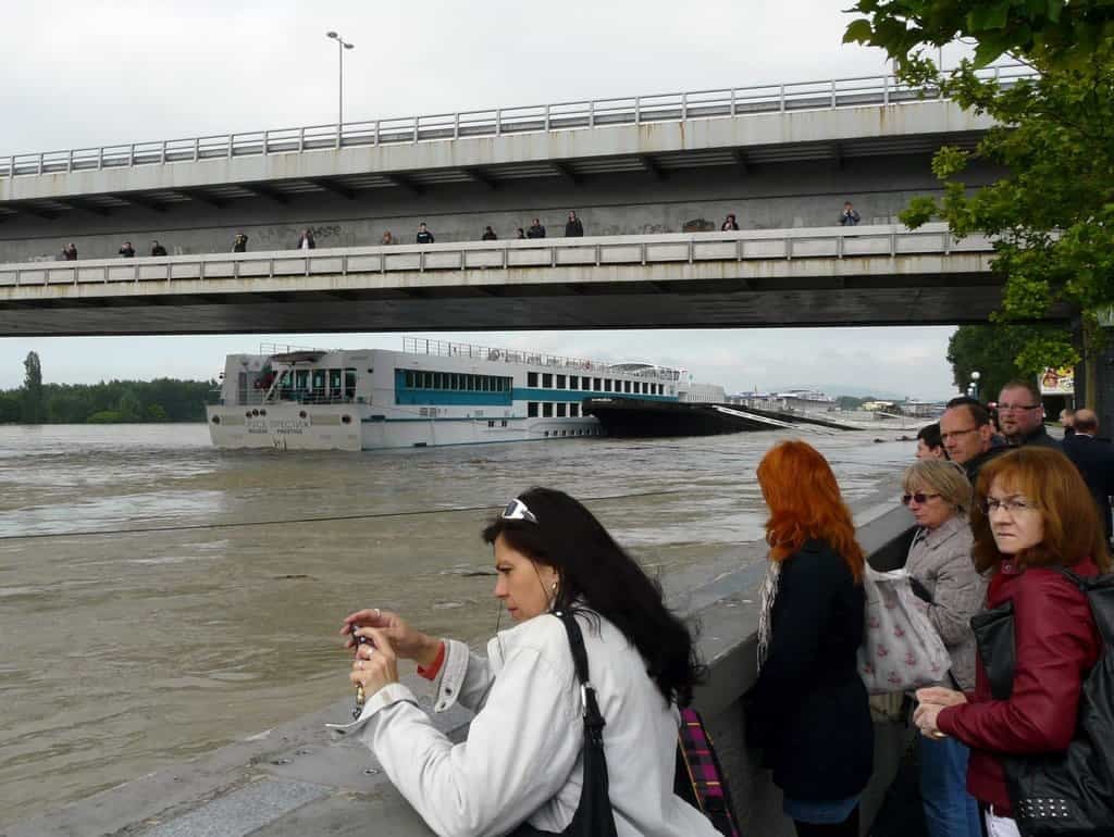 2010-01-velkc3a1-voda-kromc49b-c48deska-stc3a1le-suc5beuje-i-dal