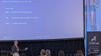 Eric Vaughan přednáší na keynote konference společnosti Zebr.ai