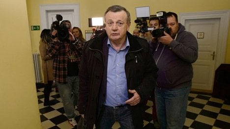 Náhledový obrázek - Házení vajec na prezidenta skončilo bez trestu. Skutek se neprokázal