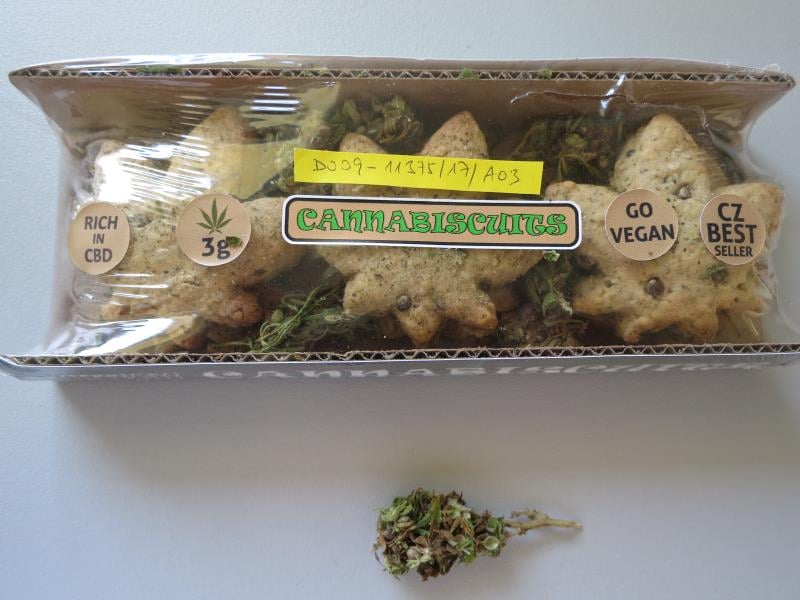HERE WE GO, Praha: CANNABISCUITS, MUSHROOM BISCUITS a ABSINTHE BISCUITS - výrobky obsahovaly THC v množství, které již není možné považovat za bezpečné. THC je psychoaktivní látkou nacházející se zejména v konopí. Výrobce: Maximal cannabis