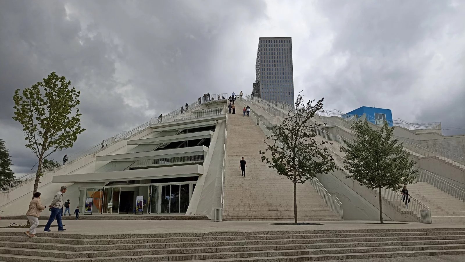 Pyramida – bývalé mauzoleum komunistického vůdce Envera Hodžy