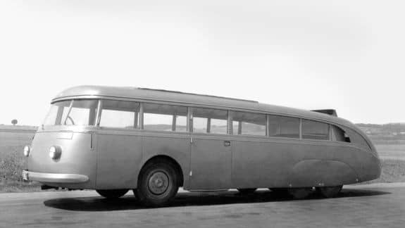 Předválečný autobus Škoda 532 mohl změnit zavedené pořádky v hromadné dopravě. Stal se však jednou z mnoha obětí války