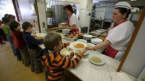 Náhledový obrázek - ANO přetlačilo ČSSD: obědy zdarma budou jen pro chudší žáky