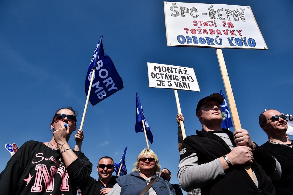2017-10-odborc3a1c599i-c5a1koda-auto-protestovali-za-vyc5a1c5a1c