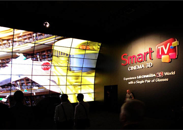 Propagace 3D projekce s vypujčenými brýlemi.