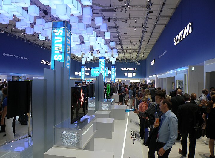 Televizory Samsung jsou velice tenké, LG je má ale o něco tenčí.