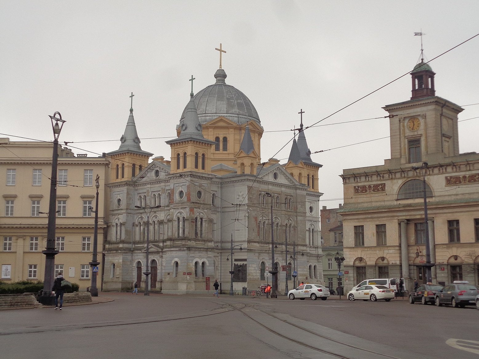 2021-11-Łódź-Holy_Spirit_church_and_city_hall.jpg