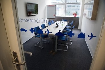 Konferenční místnost.