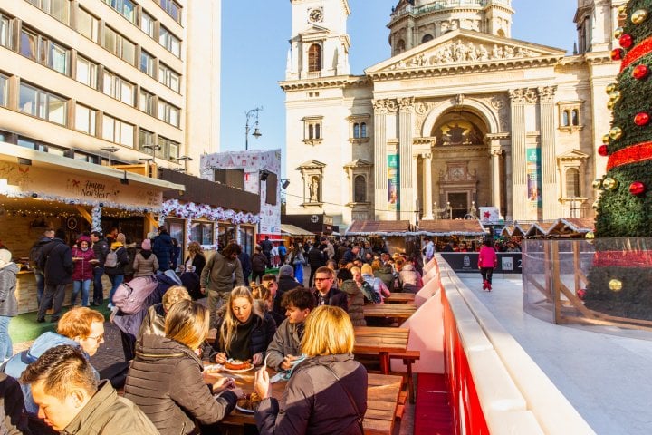 Autor: Jane Biriukova / Shutterstock.com Vánoční trhy v Budapešti