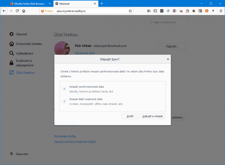 Při odpojování od online účtu pro synchronizaci Firefoxu vám aplikace nabídne vyčištění uživatelského profilu
