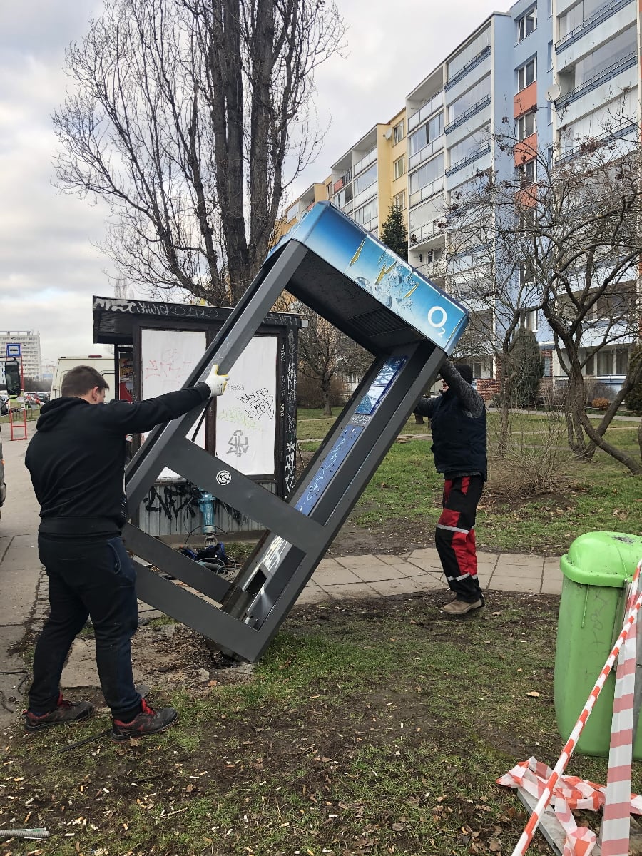 Jak se ruší a bourá telefonní budka