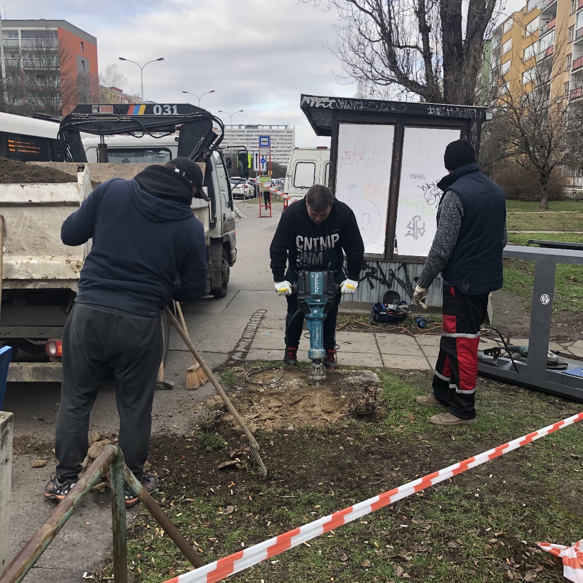 Jak se ruší a bourá telefonní budka