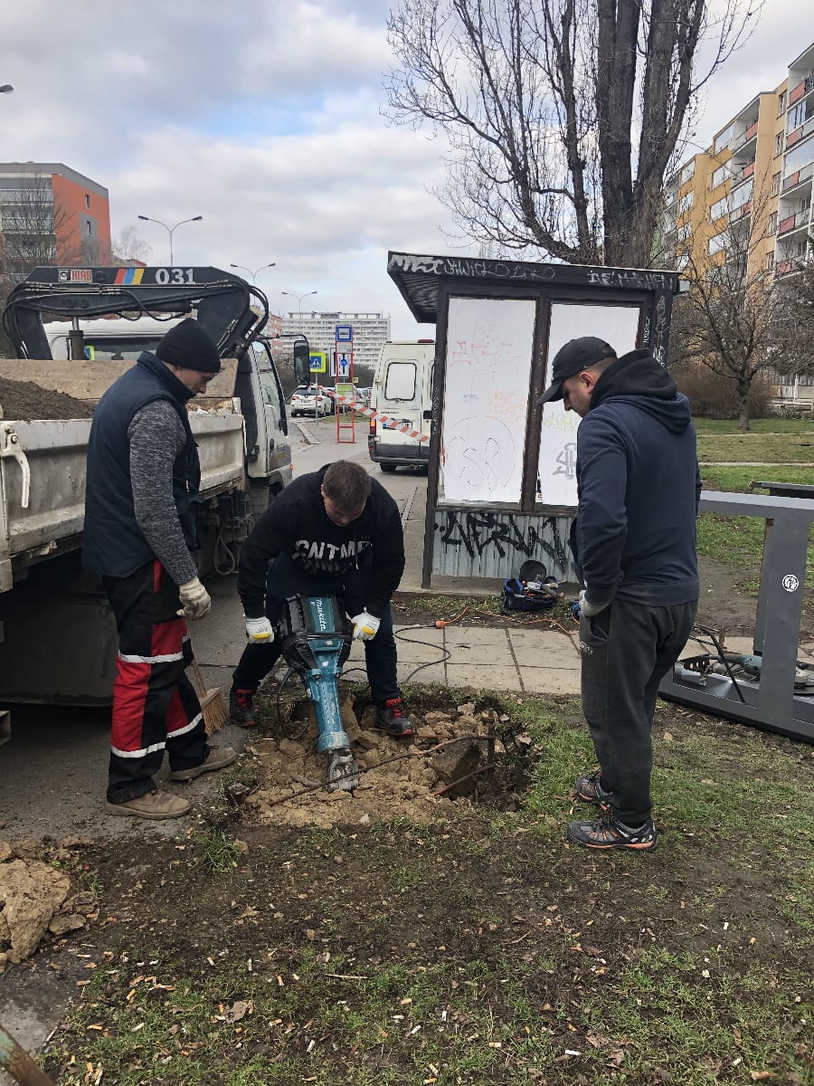 Jak se ruší a bourá telefonní budka
