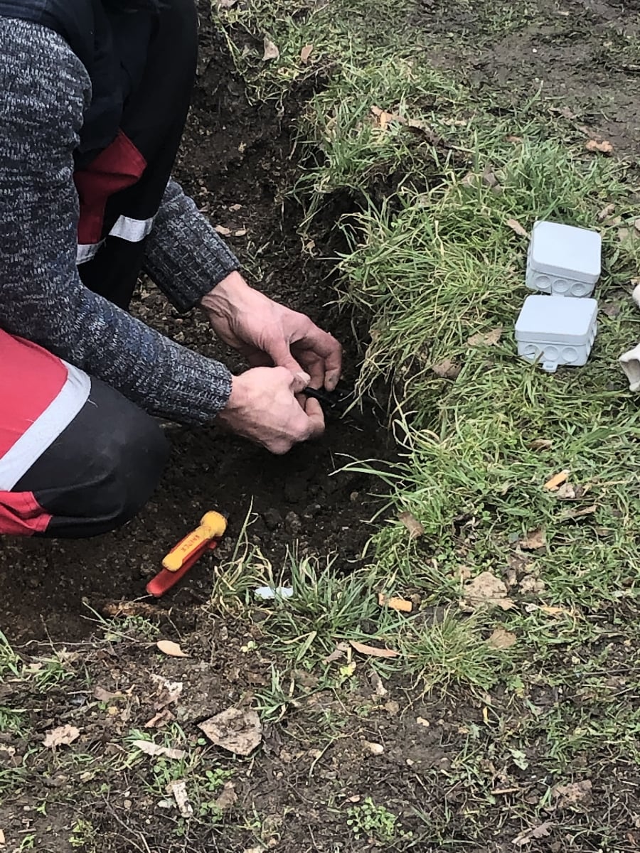 Jak se ruší a bourá telefonní budka