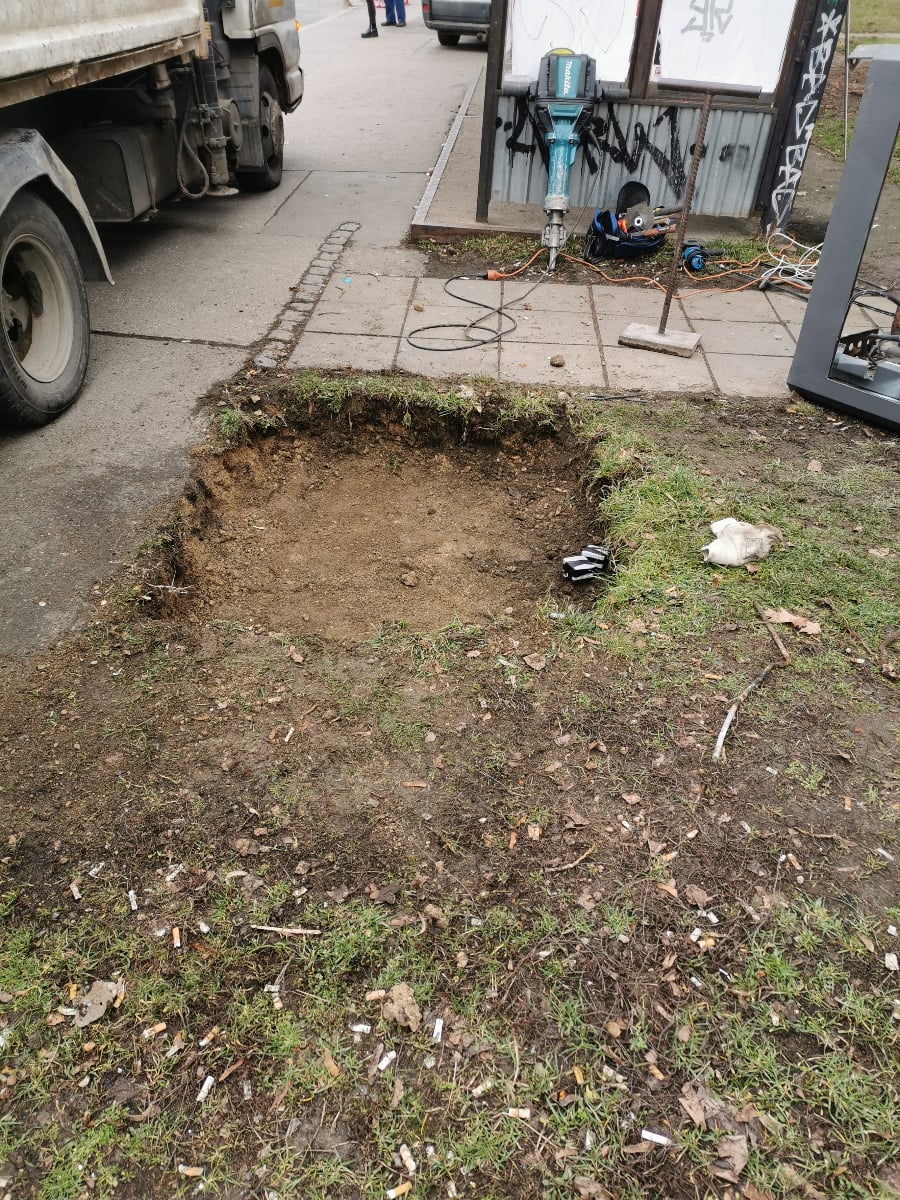 Dodavatel budku ekologicky zlikviduje, část si ponechává na náhradní díly.