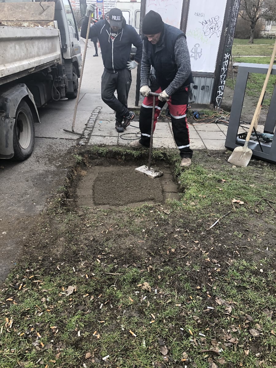 O2 spolupracuje také s projektem Knihobudky, kdy se z nevyužívaných budek stávají malé veřejné knihovny.