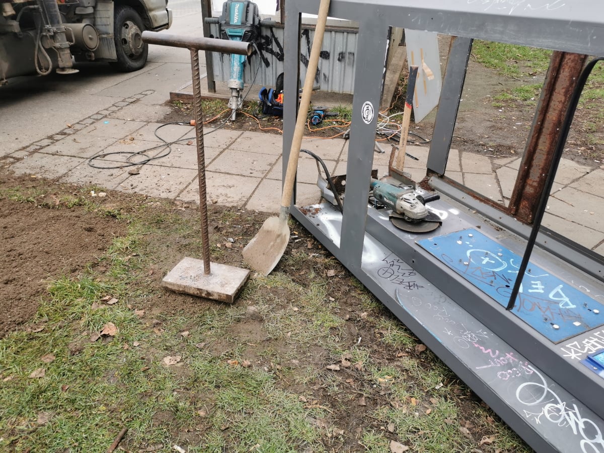 Nejvíce telefonních automatů bylo v Česku na přelomu tisíciletí, v roce 2001 podle O2 jejich počet vyšplhal až těsně nad 30 tisíc (konkrétně na 30 180). Od té doby postupně klesal.