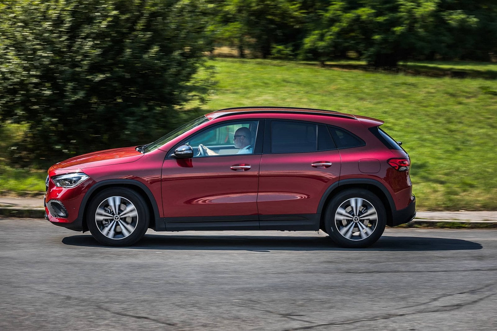 2020-10-mercedes-benz-gla-18.jpg