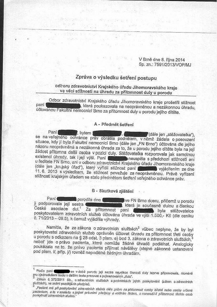 Poplatek za doprovod u porodu označila u podobného případu ombudsmanka jako neoprávněný