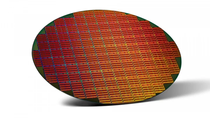 Wafer s čiplety procesorů Xeon 6700E, vyráběný 3nm procesem Intelu