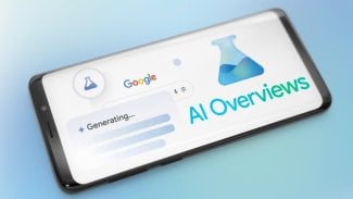 AI Overviews na mobilním telefonu