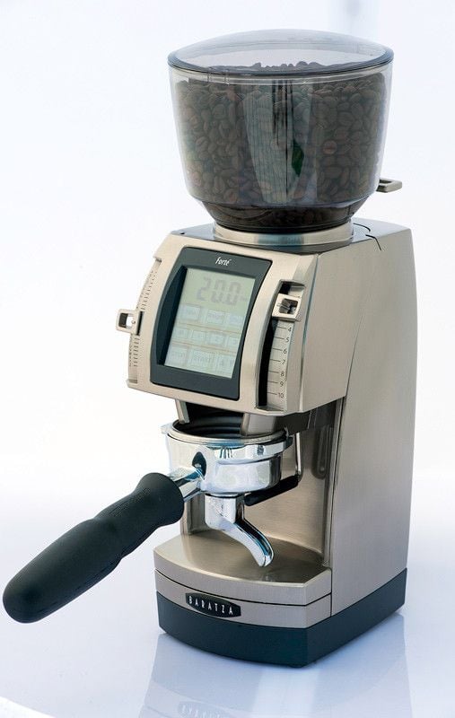 Baratza Sette 270 - umožňuje stejně jako jeho kolega 270W velmi přesné nastavení hrubosti a můžete si díky němu připravit špičkovou kávu i doma. Jinak o něm platí totéž, co o předcházejícím: Špičkový mlýnek, který vám namele kávu i na espreso a vyrovná se kavárenským mlýnkům, přitom je levnější než profi vybavení. Specifický je i svou velkou odolností a jednoduchostí ovládání.