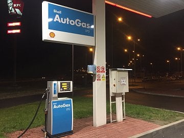 Stojan s LPG na čepací stanici Shell v Ostravě-Antošovicích na D1.