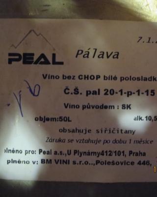 Pálava, víno bez CHOP bílé polosladké, alk. 10,5% obj. Chuť a vůně vína byly netypické pro víno vyrobené z hroznů révy vinné. Bylo patrné broskvové aroma. Výrobek není vínem, protože nebyl vyroben výhradně z vinných hroznů, případně z hroznového moštu. Ve víně byla zjištěna přítomnost maltózy, která je důsledkem použití nepovolených enologických (vinařských) postupů.