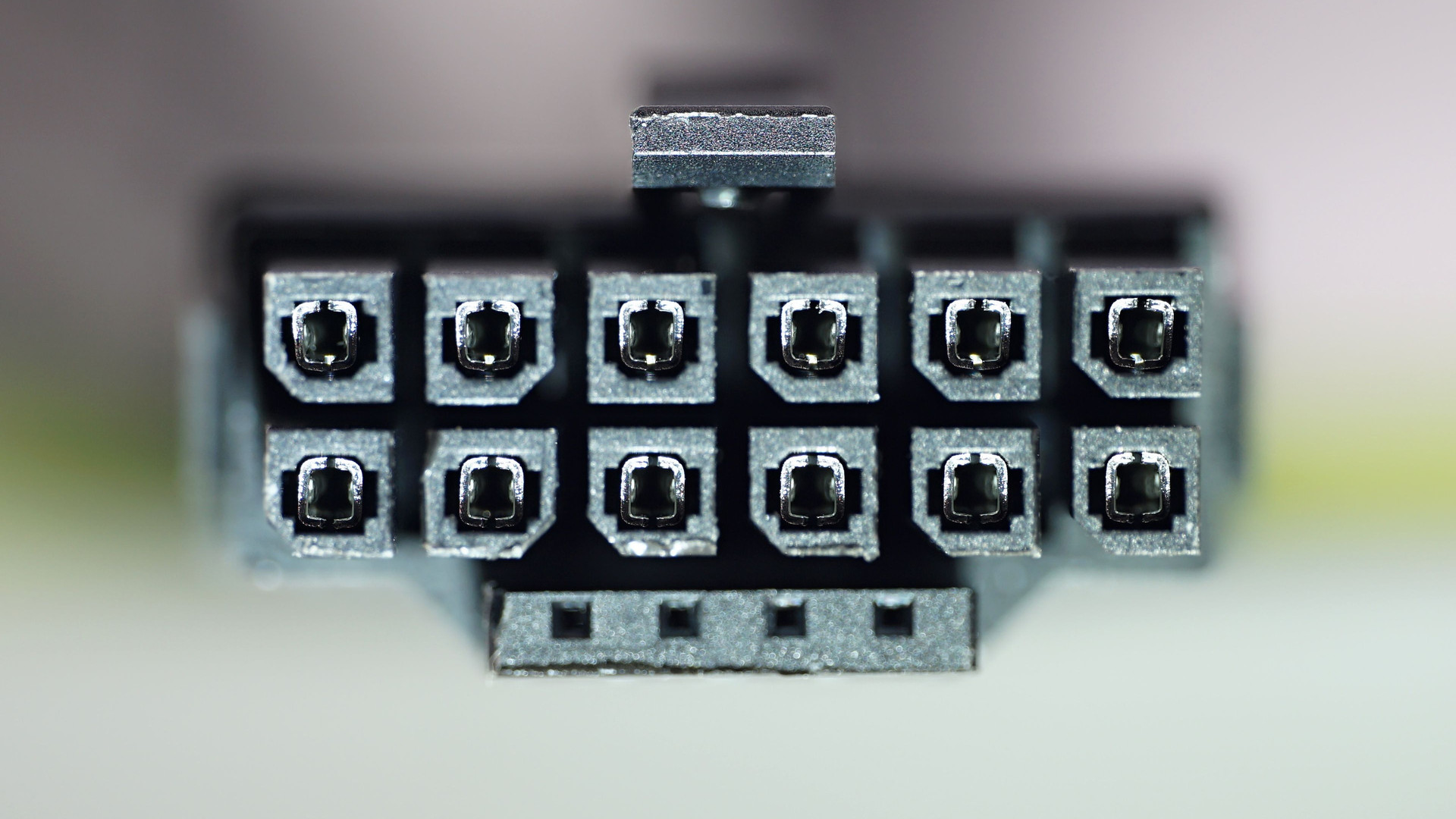 12+4pinový konektor 12VHPWR