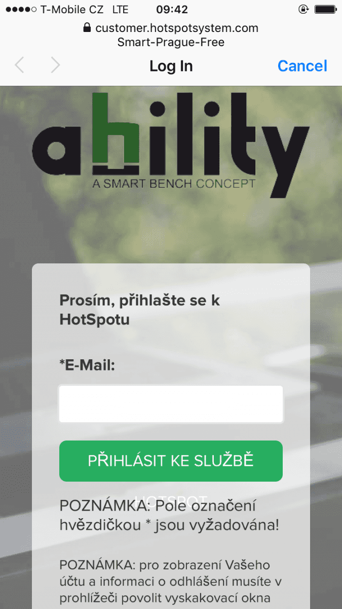 Chytrá lavička od českých Ability Group na Náměstí Míru v Praze