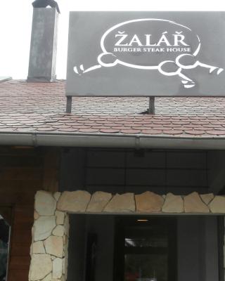 Restaurace Žalář, Jílové u Prahy - Výskyt myšího trusu. Nečistoty na regálech či zařízeních. Uzavřena část provozovny - kuchyň, bar.