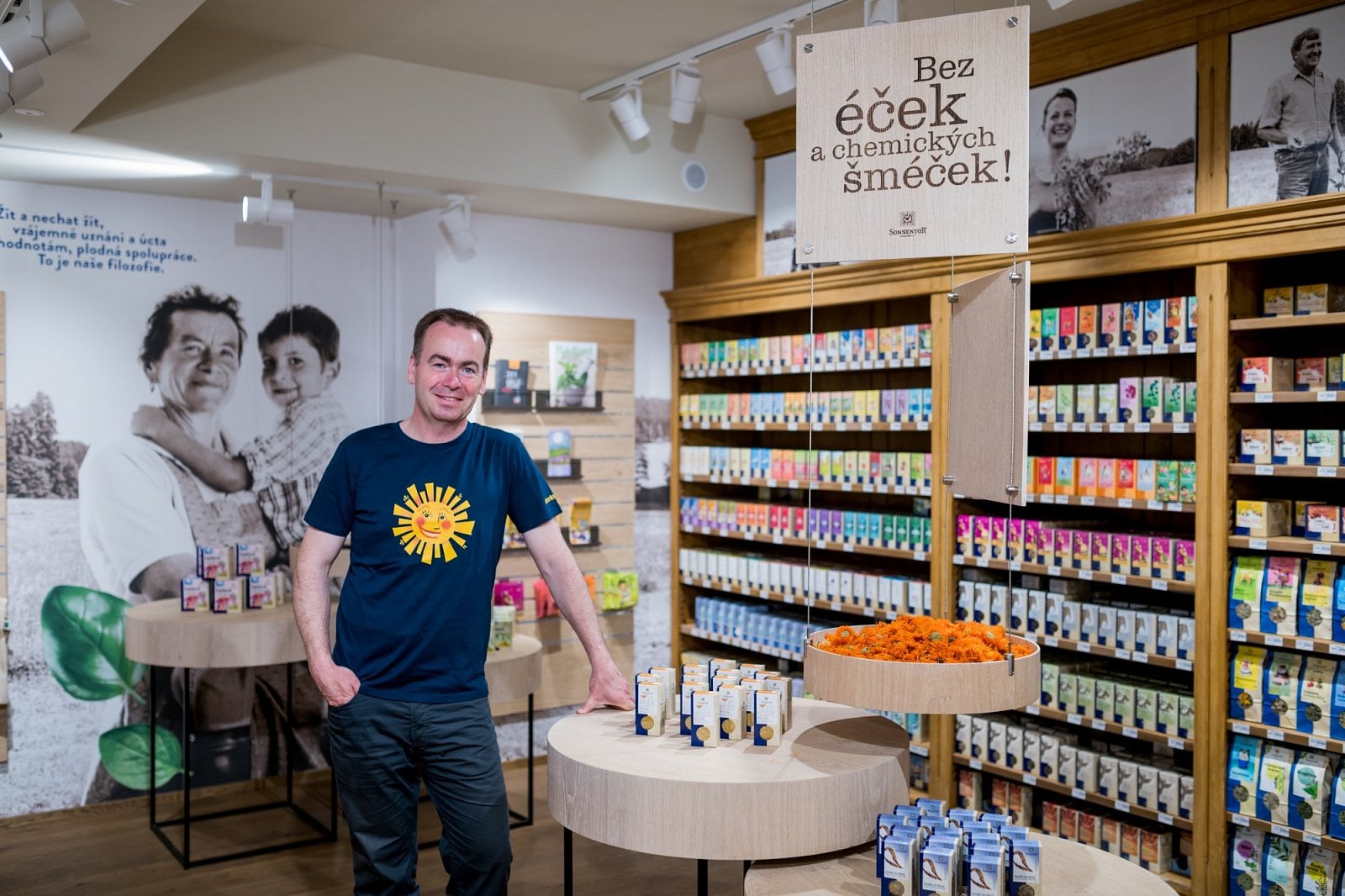 Josef v jejich obchůdku