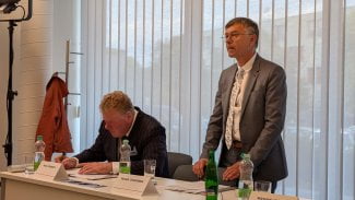 Milan Fridrich a Hynek Chudárek na zasedání Rady ČT