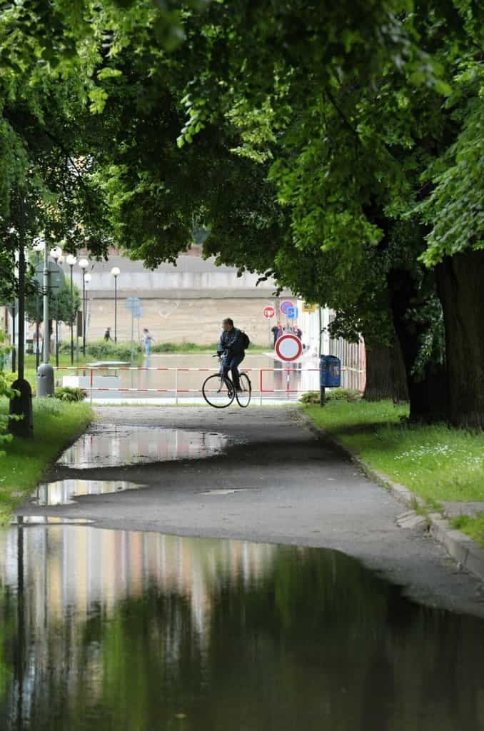 2011-11-povodnc49b-pokrac48dujc3ad-voda-v-mc49blnc3adku-stoupc3a